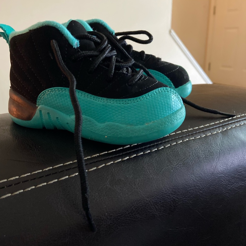 Toddler girls size 6c retro Jordan 12